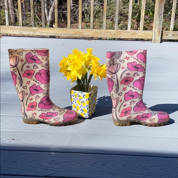 Coach Shoes - Coach size 8 poppy rain boot
